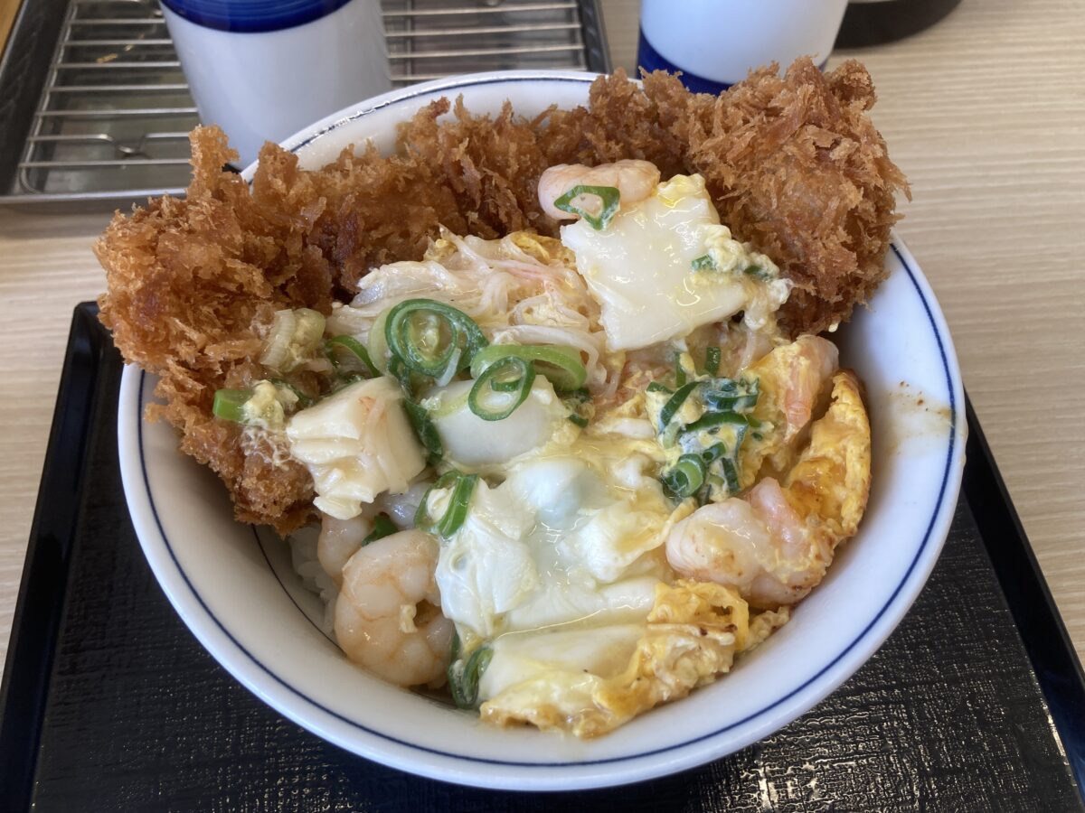 海鮮たまごチキンカツ丼