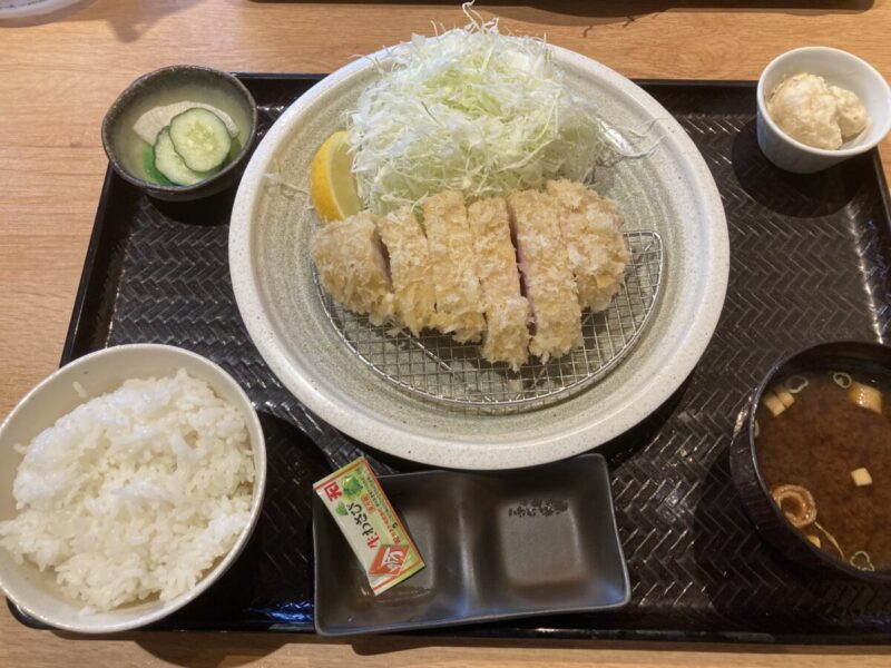 国産ロースカツ定食