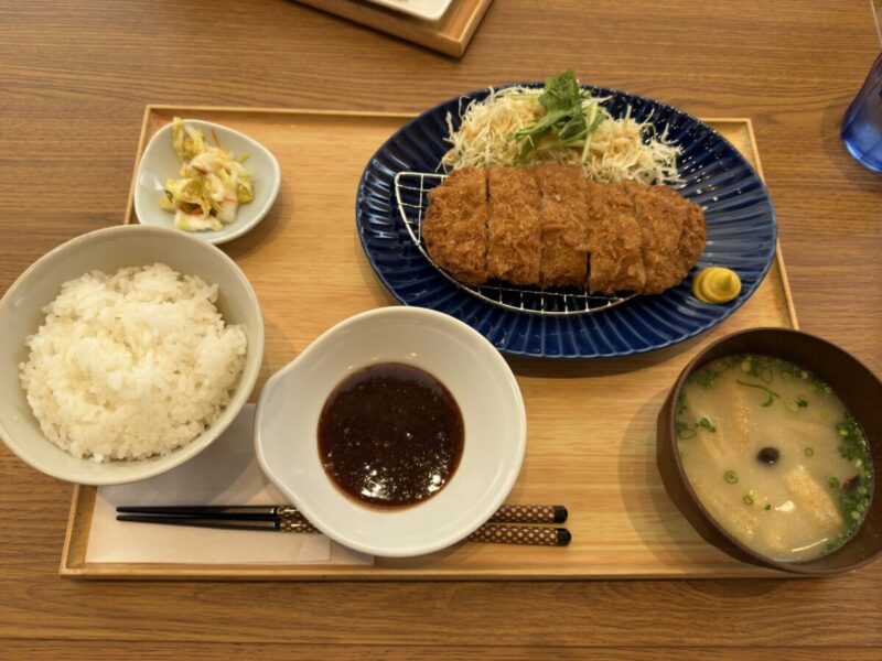 三元豚のロースかつ定食