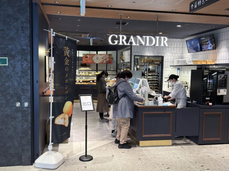 グランディール福岡天神店出口側