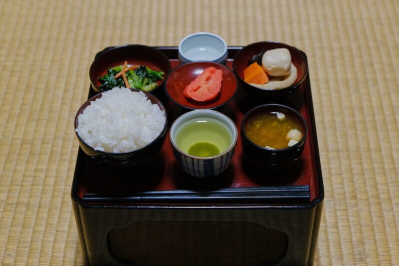 霊供膳(りょうぐぜん)