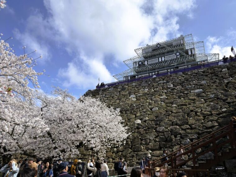 天守台階段入口付近