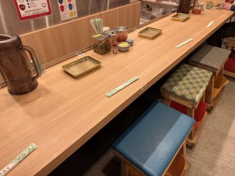 カウンター席のみ