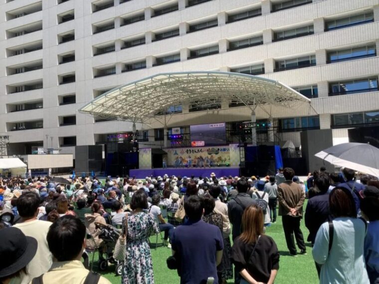 お祭り本舞台（福岡市役所前ふれあい広場）