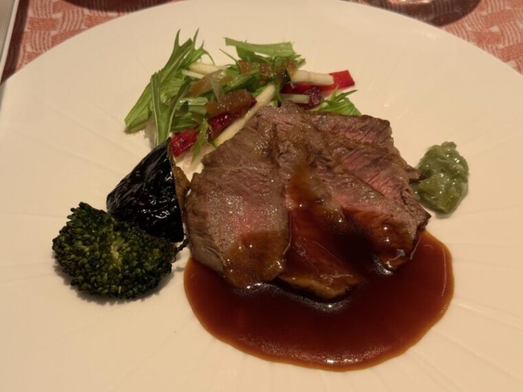 黒毛和牛のローストサラダ仕立て