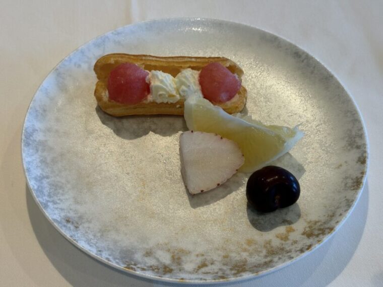 スイカのエクレア