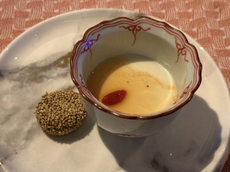 杏仁豆腐と胡麻団子