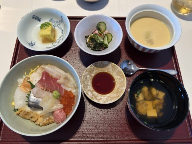 お昼のセットメニュー