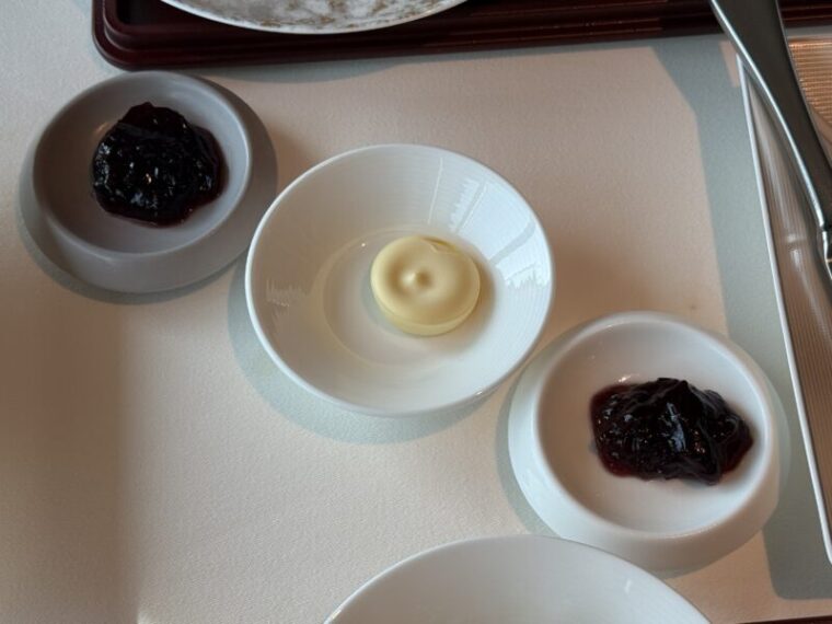 ジャムとバター付