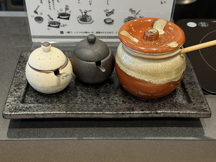 塩、唐辛子、とんかつソース